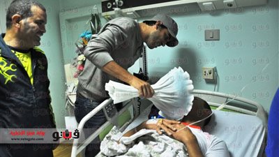 بالفيديو والصور.. فتح الله يطمئن على جراحة عبد الواحد السيد