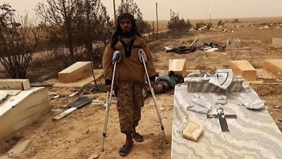 بالصور.. «داعش» يدمر قبور المسيحيين بسوريا