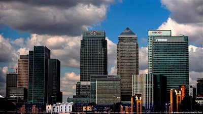 بنوك بريطانيا توقف بيع وشراء الريـال القطري