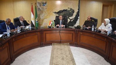 محافظ الفيوم يوجه بوضع خطة محددة الأهداف لسرعة تنفيذ برامج محو الأمية