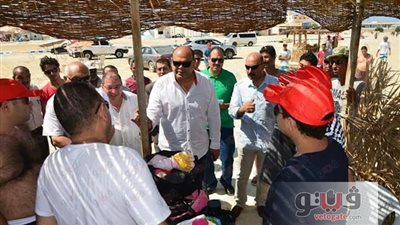 بالفيديو.. محافظ مطروح يتفقد الشواطئ ويؤكد خلوها من القناديل
