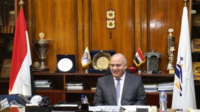 محافظ قنا يستعرض ملف الأمن الغذائي بالمحافظة