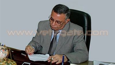 محافظ سوهاج يحيل موظف الإجازات بالإدارة الصحية بدار السلام للتحقيق