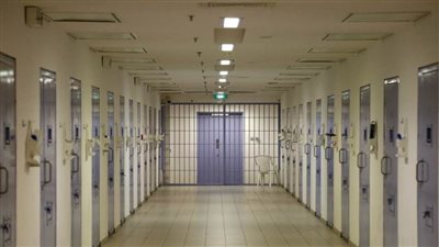 وفاة 3 نزلاء وإصابة 21 آخرين في حريق داخل سجن سعودي