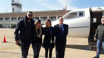 وصول جيرارد بيكيه وشاكيرا لحضور حفل زفاف «ميسي»