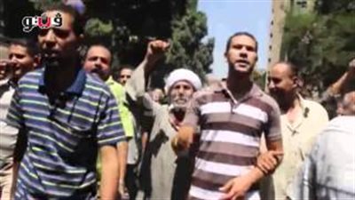 بالفيديو..مسيرة للباعة الجائلين بوسط القاهرة احتجاجًا على نقلهم إلى 