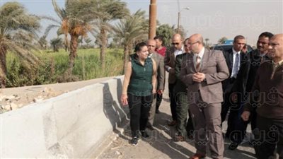 بعد تحذيرات الأرصاد.. محافظ بني سويف يتفقد مخر السيل بشرق النيل
