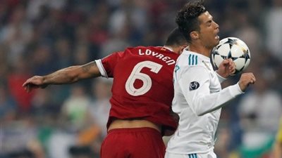 15 دقيقة.. التعادل السلبي يسيطر على لقاء ليفربول والريـال