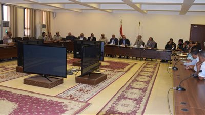 محافظ بني سويف: نبحث طلبات تقنين المتعدين على أراضي الدولة «ميدانيا»