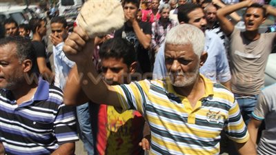 بالفيديو والصور..مسيرة الباعة الجائلين تصل دار القضاء العالي