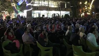 الحزن يخيم على متابعي مباراة ليفربول والريـال بأسيوط بعد خروج صلاح (صور)