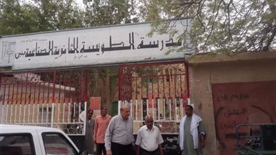 إحالة مديري مدارس بأسوان إلى التحقيق (صور)