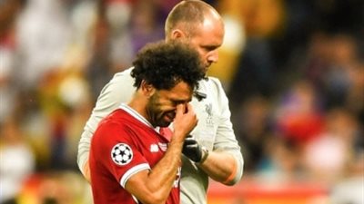 «جريمة راموس» تهدد مشاركة صلاح في المونديال.. الجهاز الطبي لليفربول: إصابة اللاعب في مفصل الكتف.. وأشعة لمعرفة العلاج المناسب.. « bbc» تؤكد غيابه عن كأس العالم.. وصحيفة بريطانية: &