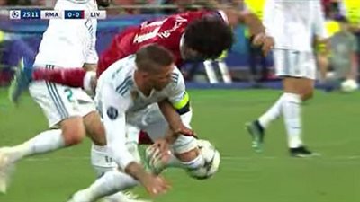 دموع صلاح تغمر صفحات صحف بريطانيا (صور)