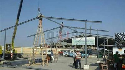 البدء في إنشاء مظلة للباعة الجائلين بمركز كفر سعد في دمياط