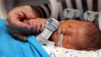 «رضيع» في دمياط حياته على شفا الانهيار بسبب 20 ألف جنيه