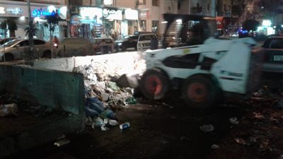 تكثيف حملات النظافة الليلية بشوارع دمياط (صور)