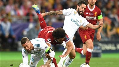 «ميرور» تبرز هجوم المصريين على راموس بعد إصابة محمد صلاح