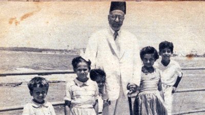 المصور تستعرض أحوال الباشوات على الشواطئ