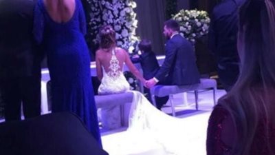 بالفيديو والصور.. قبلات ساخنة بين ميسي وأنطونيلا في حفل زفافهما