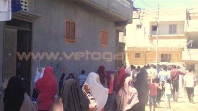 نساء الإرهابية يتظاهرن بقرى دمياط في ذكرى فض رابعة