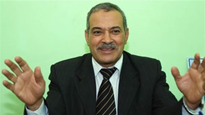الدكتور عبد العزيز