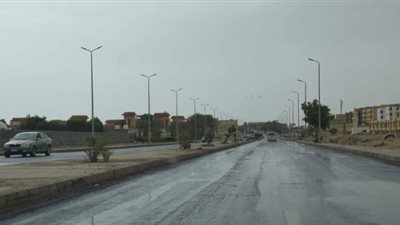 سقوط أمطار خفيفة على أماكن متفرقة بمدينة الغردقة (صور)