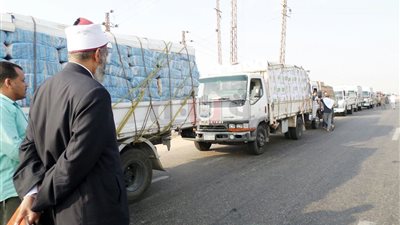 انطلاق قافلة المساعدات الثانية المقدمة من الأزهر إلى قطاع غزة