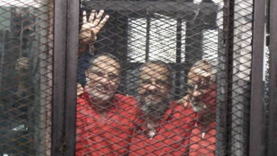 مد أجل الحكم على «بديع» وآخرين في «أحداث البحر الأعظم» لـ29 يوليو