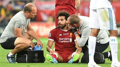 تطورات جديدة في إصابة «محمد صلاح».. أشعة جديدة على كتف اللاعب لتحديد مدة غيابه عن الملاعب.. بلاغ لـ«فيفا» يتهم «راموس» بتعمد إيذاء صلاح.. والرئيس يتمنى الشفاء العاجل للفر
