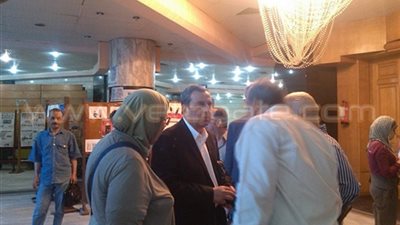 بالصور.. اللحظات الأولى لعمومية الصحفيين «ترقب.. ثبات.. وتصعيد».. توافد الجورنالجية على مقر صاحبة الجلالة.. الأمن يتحدى الإرادة الصحفية ويغلق مداخل النقابة.. «الكارنيه» سلاح المرور