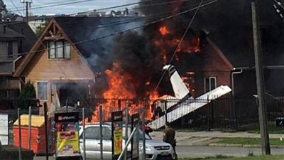 حطمت سيارات.. لحظة هبوط طائرة في شارع مزدحم بولاية أريزونا الأمريكية (فيديو)