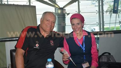 5 مشاهد لبعثة «الأهلي» بمطار القاهرة قبل السفر للإمارات.. «متعب» يتغيب عن الرحلة.. «إيفونا وأنطوي» ينسجمان مع الموسيقى قبل مواجهة «روما».. «الجماهير» 