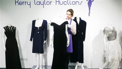 ارتدته برقصة الوداع مع ترافولتا.. بيع فستان الأميرة ديانا بـ347 ألف دولار (فيديو)