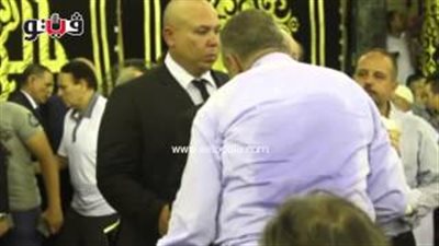 بالفيديو.. محمد صبحي ومحمود حميدة يصلان عزاء نور الشريف بالتحرير