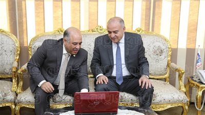 محافظ قنا يتابع مشروعات الجهاز المركزى للتعمير (صور)