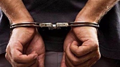 القبض على شاب وعمته بتهمة سرقة أموال ومجوهرات صاحبة مشغل بالمحلة