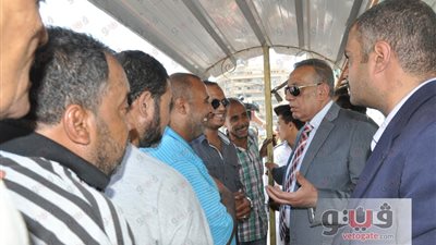 بالصور.. محافظ الجيزة يطمئن على التزام السائقين بالتعريفة الجديدة