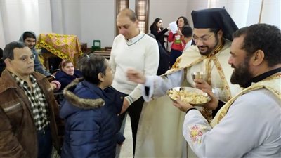 نائب بطريرك الكاثوليك يحتفل بالقداس مع ذوي الإعاقة بالقاهرة
