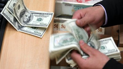 أسعار الدولار في 10 بنوك اليوم