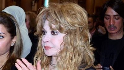 الخرباوى ونيللي وفيفي عبده يشاركون في عزاء نور الشريف