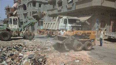 بالصور.. رفع تجمعات القمامة بـ«شط جريبة» بدمياط