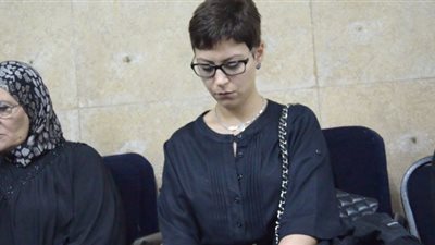 بالفيديو..أنغام ومنة شلبي وأيتن عامر يشاركن في عزاء نور الشريف