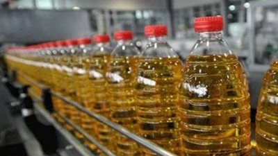 التموين: نتحمل 5 جنيهات فروق أسعار كرتونة الزيت لمقررات البطاقات