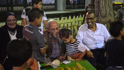 محافظ بورسعيد يشارك نزلاء دار تحسين الصحة الإفطار «صور»