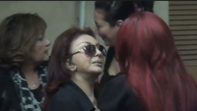 بالفيديو.. نبيلة عبيد ولبلبة وياسمين الخيام يشاركن في عزاء نور الشريف