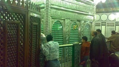 «عاشوراء تدخل مصر ساحة الفتنة الكبرى».. «الحسين» يشعل حربًا كلامية بين السلفيين والشيعة.. 100 ألف شيعى يستعدون لإحياء ذكرى استشهاد حفيد الرسول.. «النور»: أصحاب بدع ويجب ا