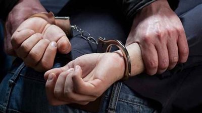 القبض على فلسطيني يهدد المارة بتفجير نفسه في المنصورة