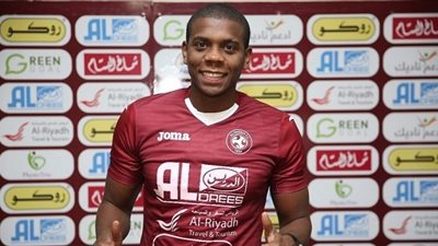 الفيصلي السعودي ينشر صور توقيع كالديرون مهاجم الإسماعيلي.. رسميا