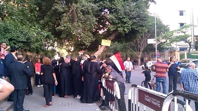 بالصور.. وصلة رقص لـ«المواطنين الشرفاء» في محيط «الصحفيين»